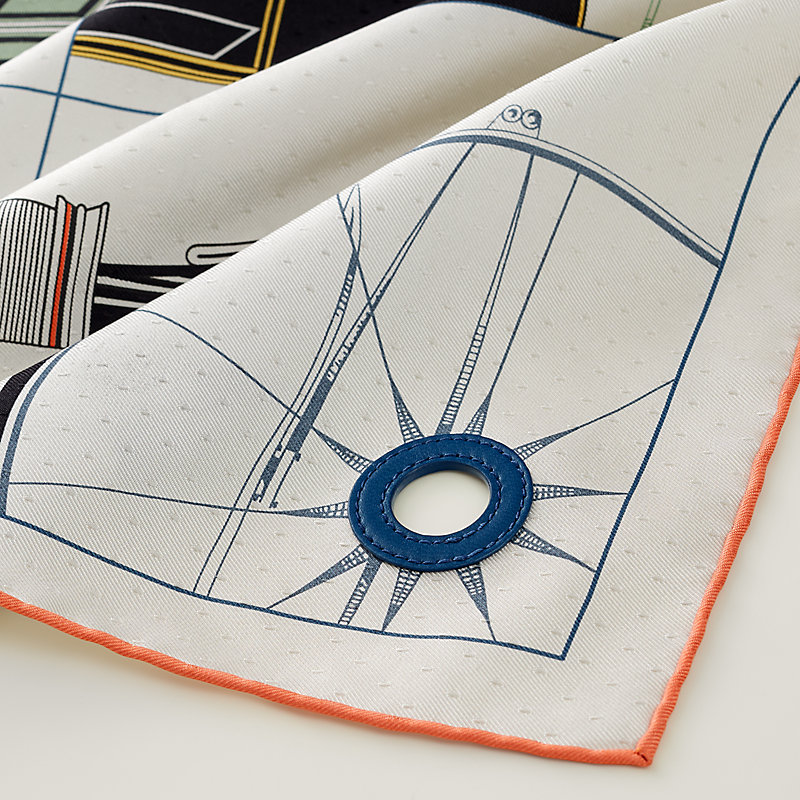 【HERMES】デザインがお洒落 ☆ A Toute Berline! スカーフ bleu HERMES】デザインがお洒落 ☆ A Toute Berline! スカーフ bleu